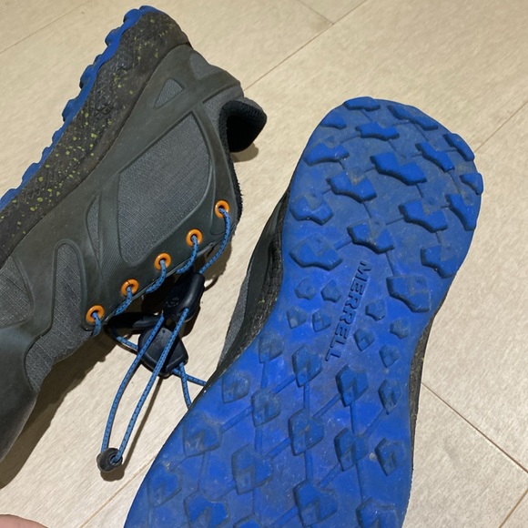 Size 3 Merrell kids hiking shoes - Picture 3 of 4